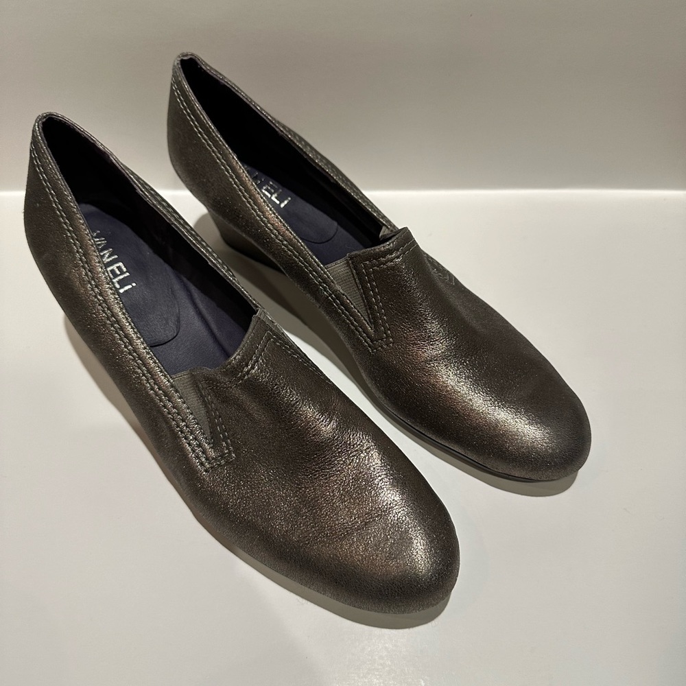 Vaneli Metallic Gray Leather Pumps